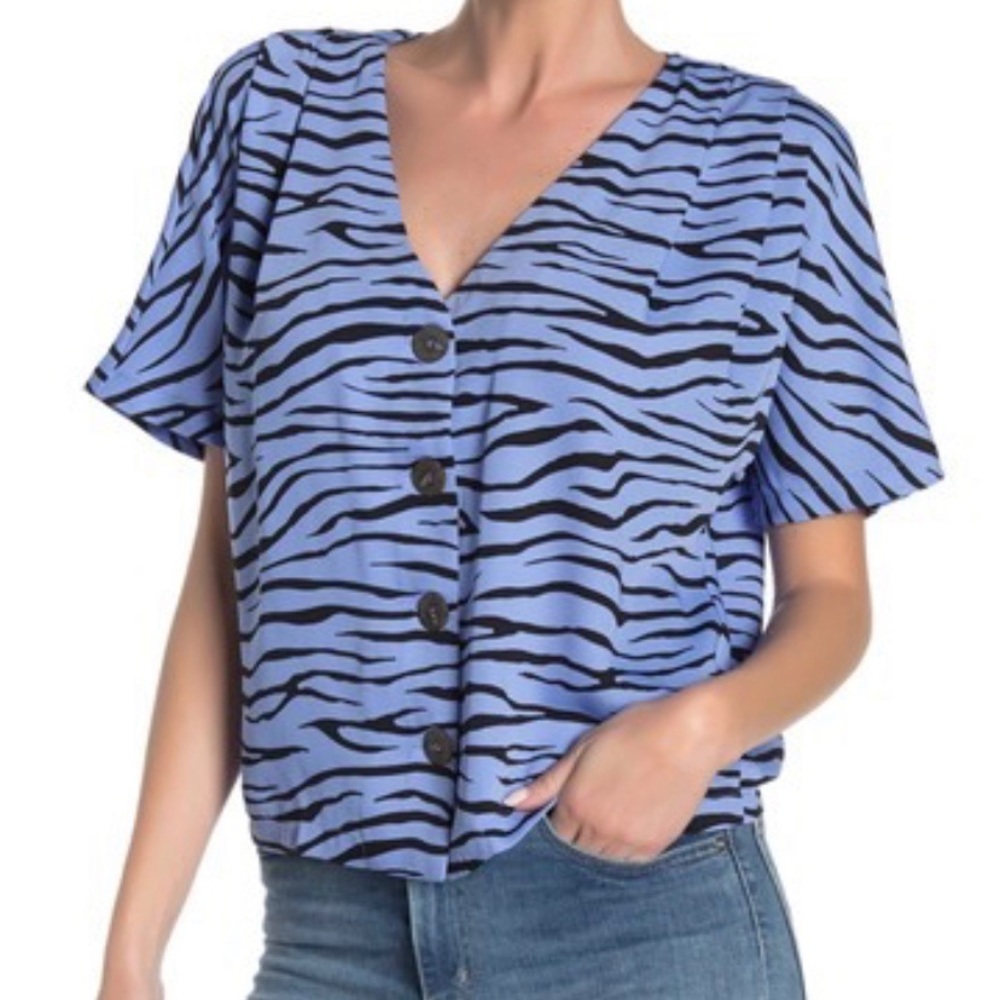 Elodie - NWT V-neck button front blouse top Sz XS